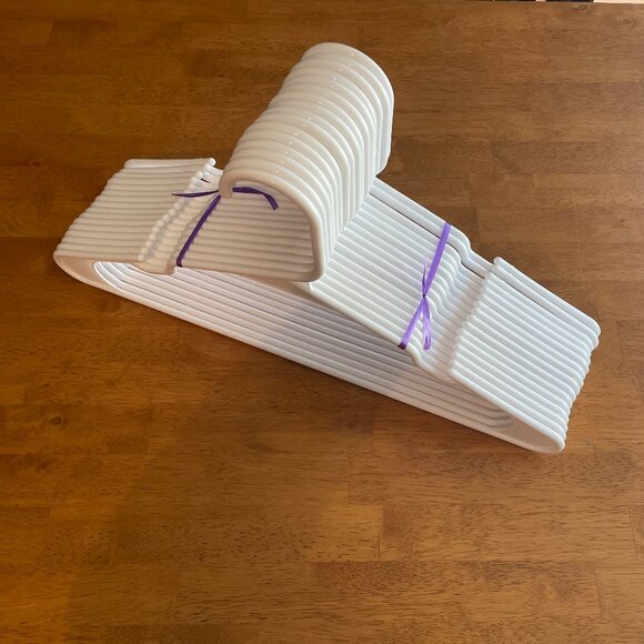 16-pack white plastic hangers - Picture 2 of 5